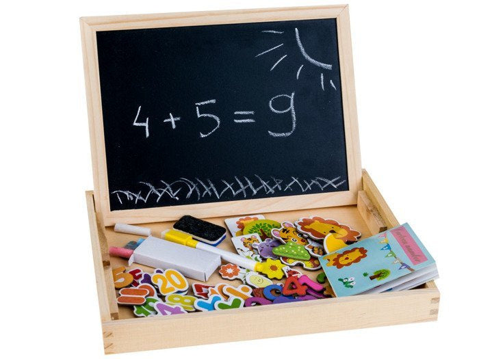 Divpusējā koka tāfelīte ar magnētiem un krītu – attīstoša rotaļlieta bērniem mācībām un radošai spēlei.