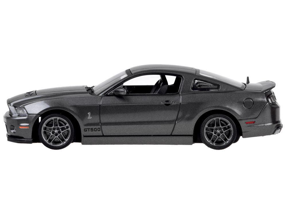 Ford Shelby GT500 tālvadības rotaļu auto – licencēts 1:24 modelis ar 2.4GHz pulti un sportisku dizainu.