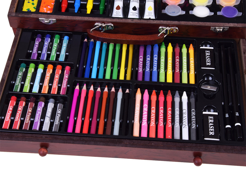 Koka mākslas komplekts koferītī bērniem ar flomāsteriem, krītiņiem, otām un krāsām radošām nodarbēm.