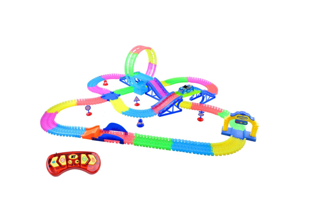 Koša auto trase ar gaismām un skaņu – aizraujoša rotaļlieta bērniem ar tālvadības pulti un sacīkšu auto.