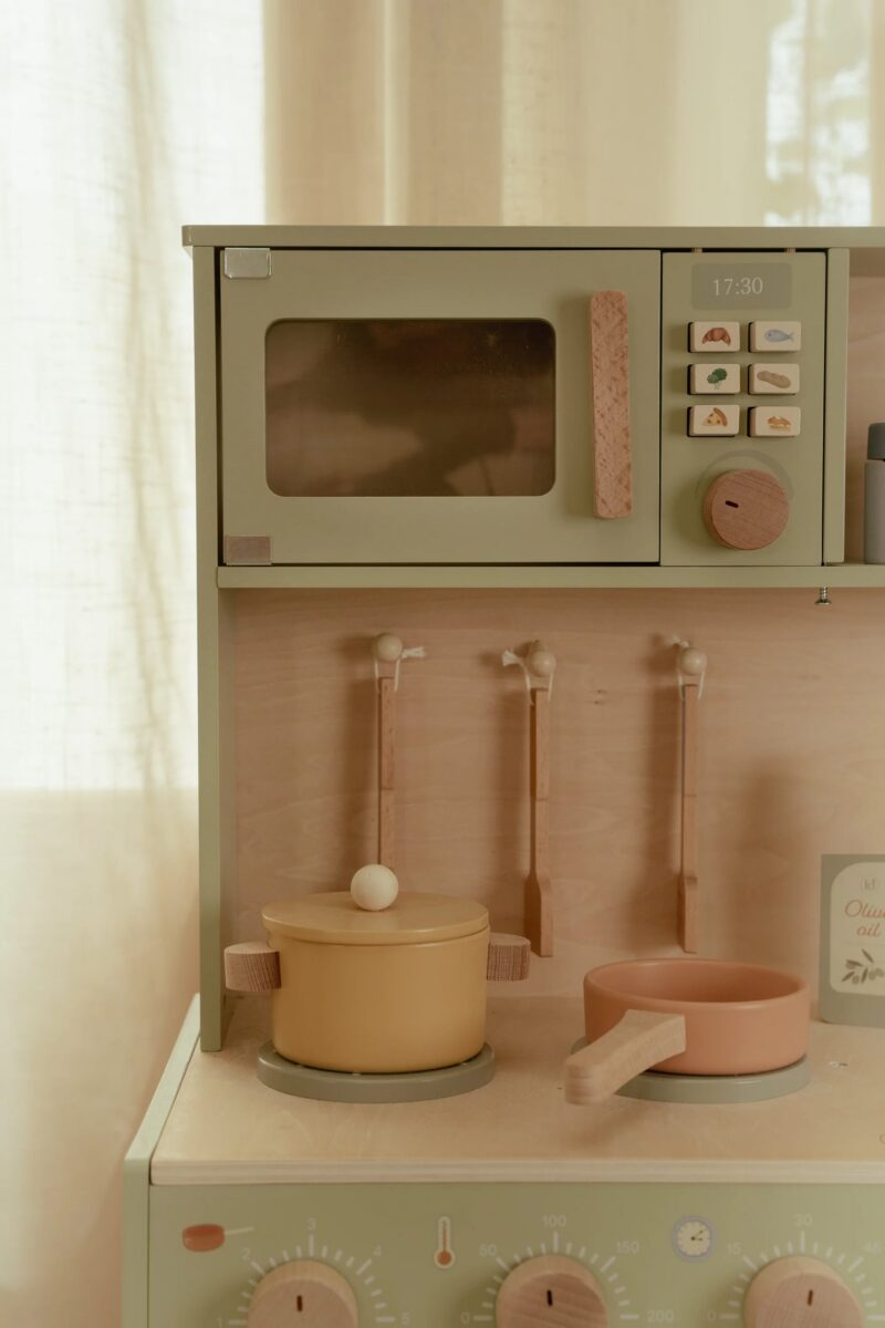 Little Dutch bērnu koka virtuve – rotaļu virtuve ar piederumiem radošām spēlēm