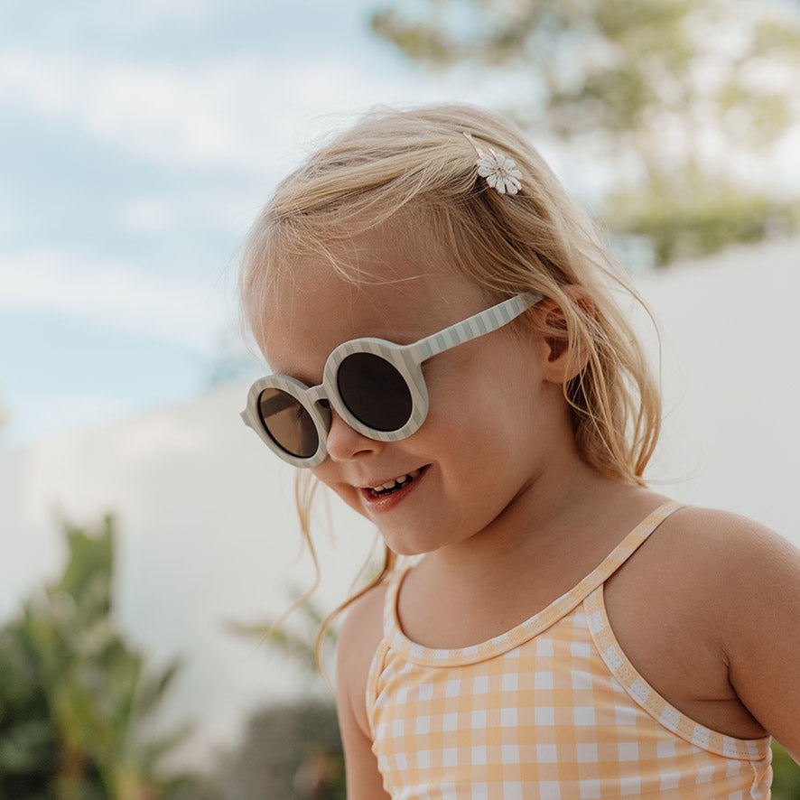 Little Dutch bērnu saulesbrilles salātu zaļā krāsā ar UV400 aizsardzību – modernas saulesbrilles mazajiem vasarai