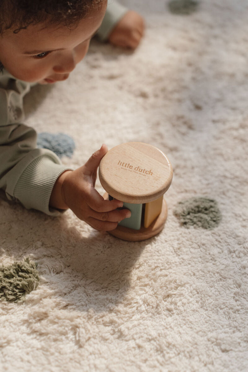 Little Dutch koka dāvanu komplekts Meža draugi – attīstoša rotaļlieta mazuļiem ar grabulīti un dzīvniekiem