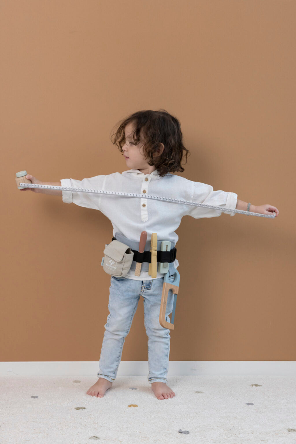 Little Dutch instrumentu josta bērniem ar rotaļu darbarīkiem – koka mērlineāls, āmurs, knaibles un zāģis radošām lomu spēlēm