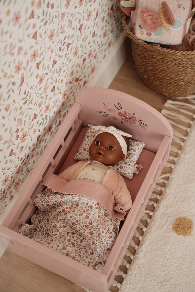 Little Dutch koka leļļu gultiņa bērniem – rozā rotaļlieta ar segām un spilventiņu, leļļu istabai