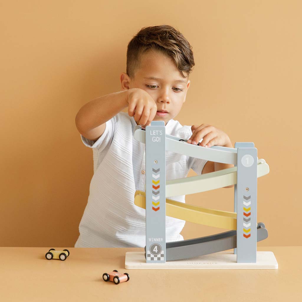 Little Dutch koka mašīnu trase – izglītojoša koka rotaļlieta bērniem