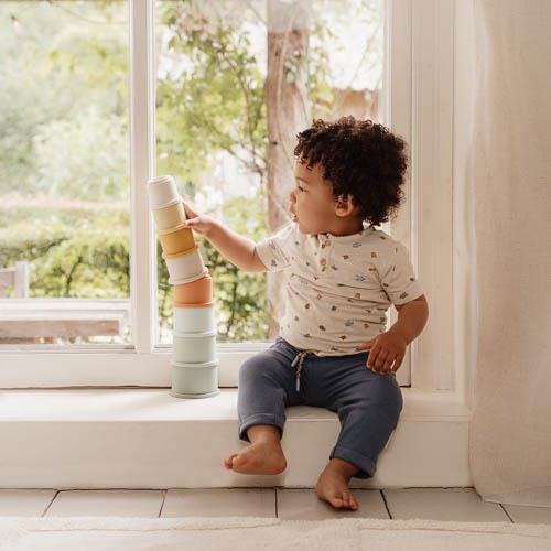 Little Dutch kraušanas krūzītes – attīstoša rotaļlieta bērniem no 1 gada vecuma