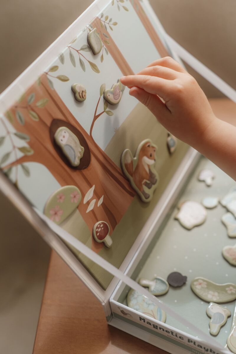 Little Dutch magnētiskā spēle Meža draugi – koka magnētu puzle bērniem ar dzīvniekiem un meža ainu