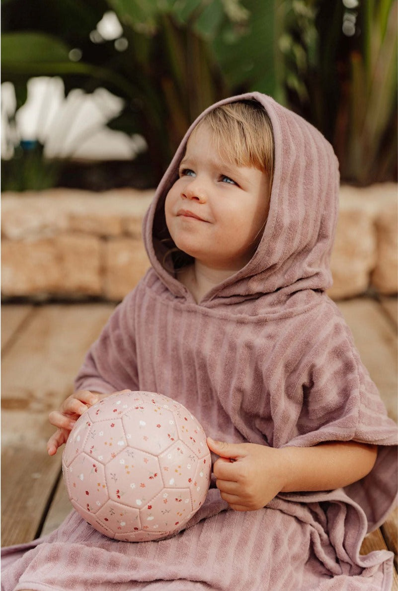 Little Dutch mazā bumba rozā krāsā ar ziedu rakstu – mīksta rotaļlieta bērniem acu-roku koordinācijas un motorikas attīstībai