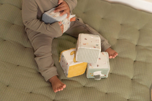 Little Dutch mīkstie bloki – mazuļu rotaļlieta ar skaņām un cipariem