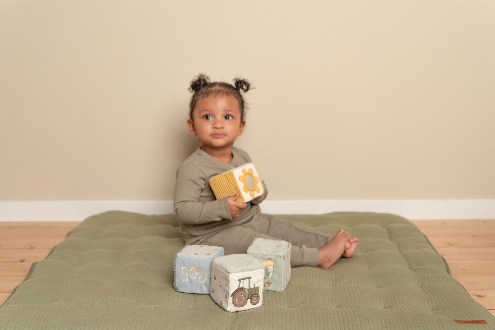 Little Dutch mīkstie bloki – mazuļu rotaļlieta ar skaņām un cipariem