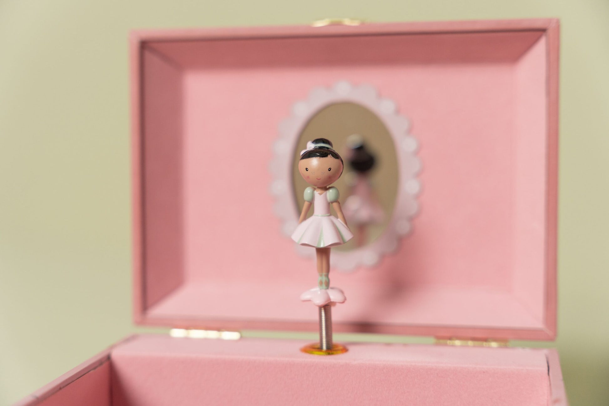 Little Dutch muzikālā rotaslietu kastīte – rozā bērnu koka mūzikas lādīte ar dejotāju