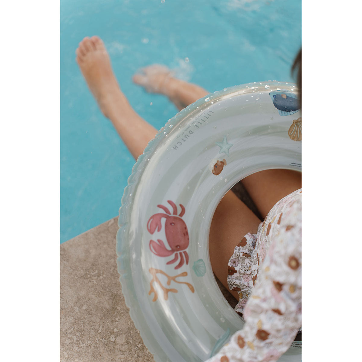 Little Dutch bērnu peldriņķis salātu zaļā krāsā ar okeāna tēliem – drošs un stilīgs peldēšanās riņķis mazajiem