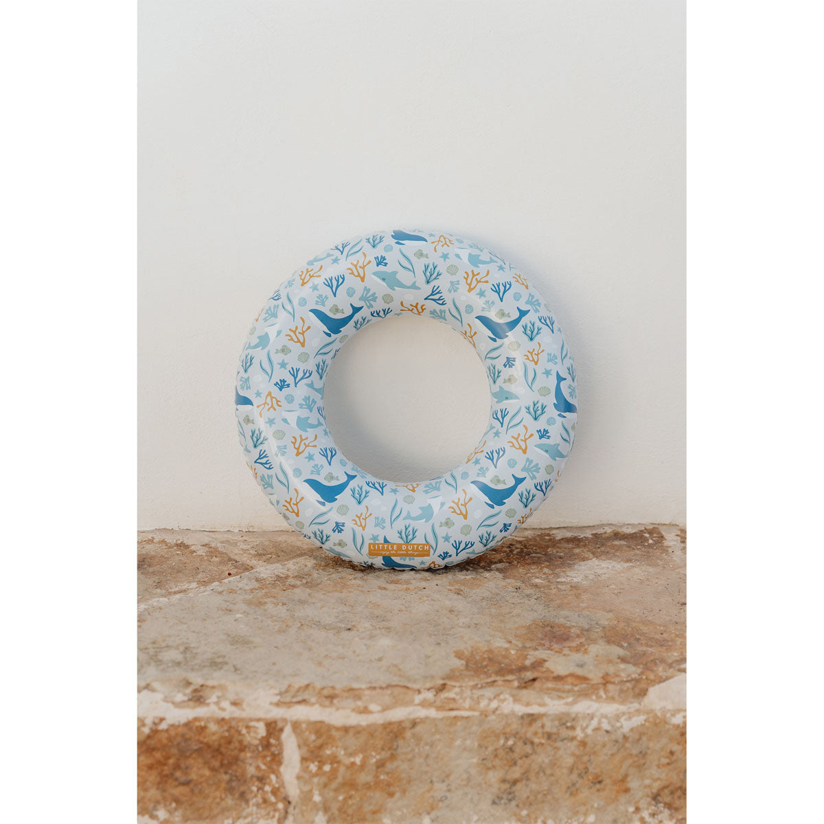 Little Dutch bērnu peldriņķis zilā okeāna sapņu dizainā – drošs un jautrs piepūšamais peldriņķis mazajiem