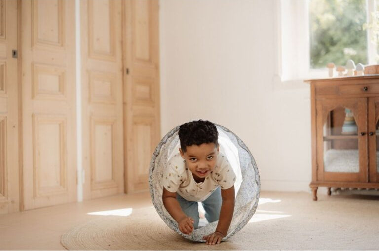 Little Dutch rāpošanas tunelis bērniem – zilā “Meža draugi” kolekcijas rotaļlieta motorikas un kustību attīstībai