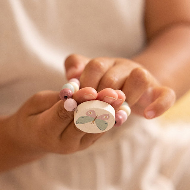 Little Dutch rotaslietu komplekts Ziedi un Tauriņi – bērnu rotu un aksesuāru komplekts ar sprādzēm un kaklarotu