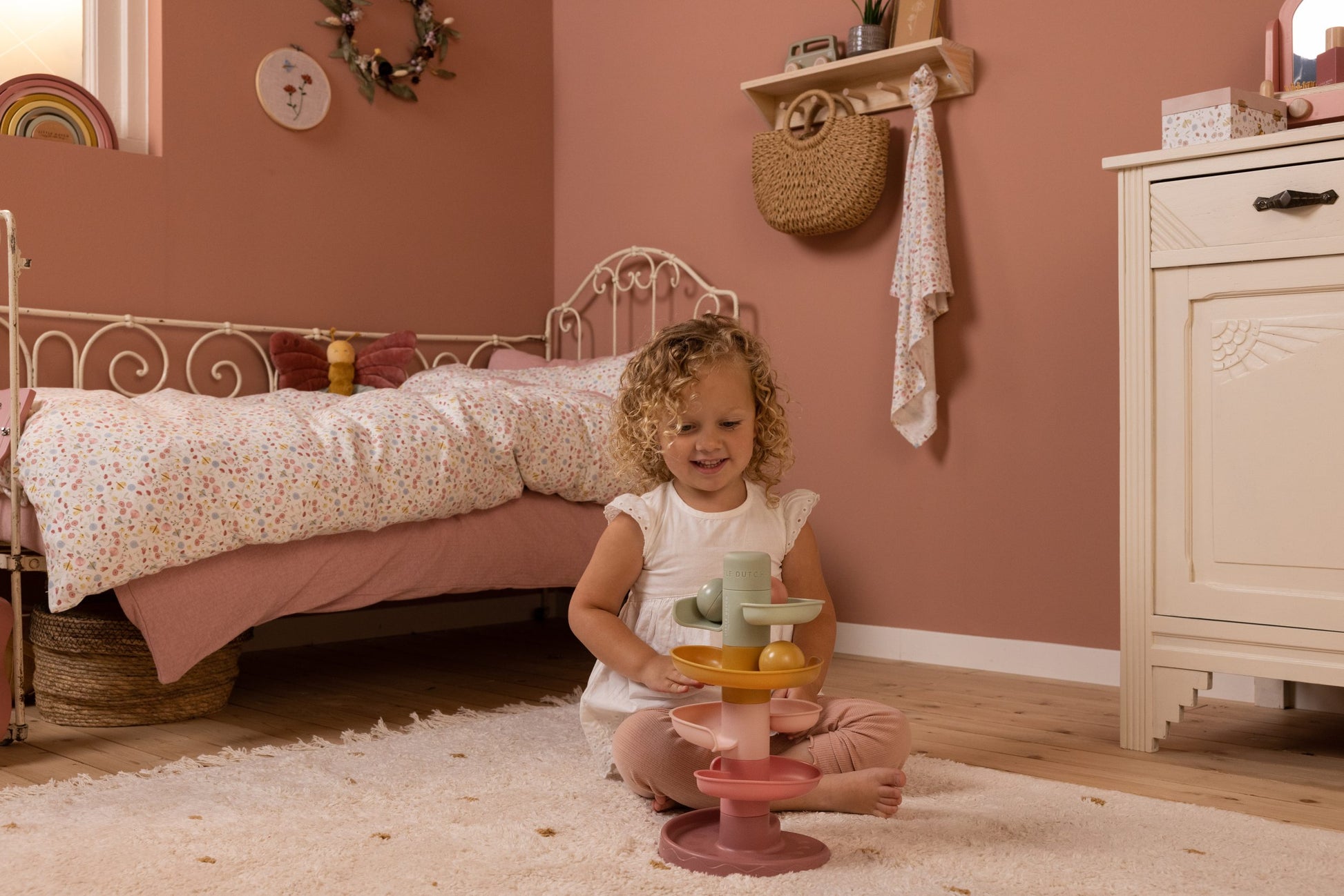 Little Dutch spirālveida tornis – koka bumbiņu rotaļlieta bērniem