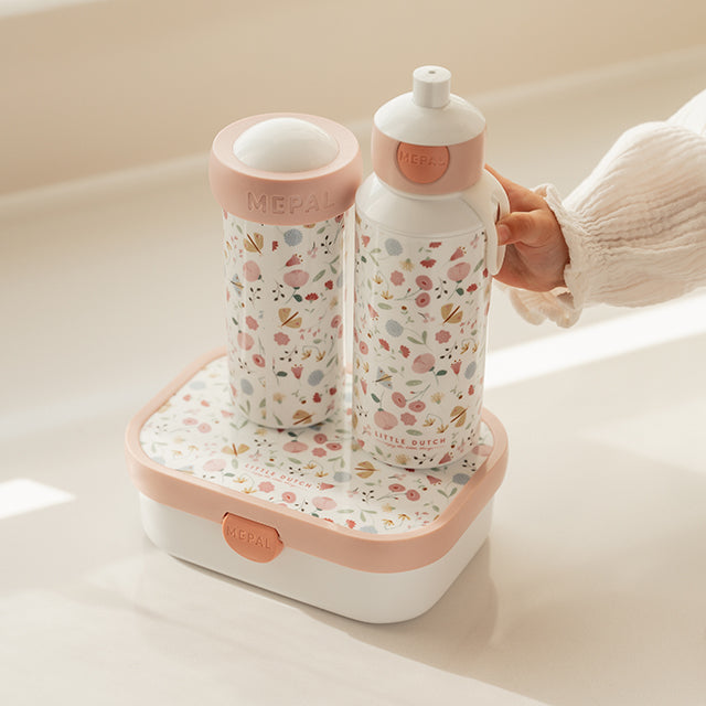 Little Dutch ūdens pudele Ziedi un tauriņi – bērnu dzeramā pudele ar drošu aizdari un skaistu dizainu