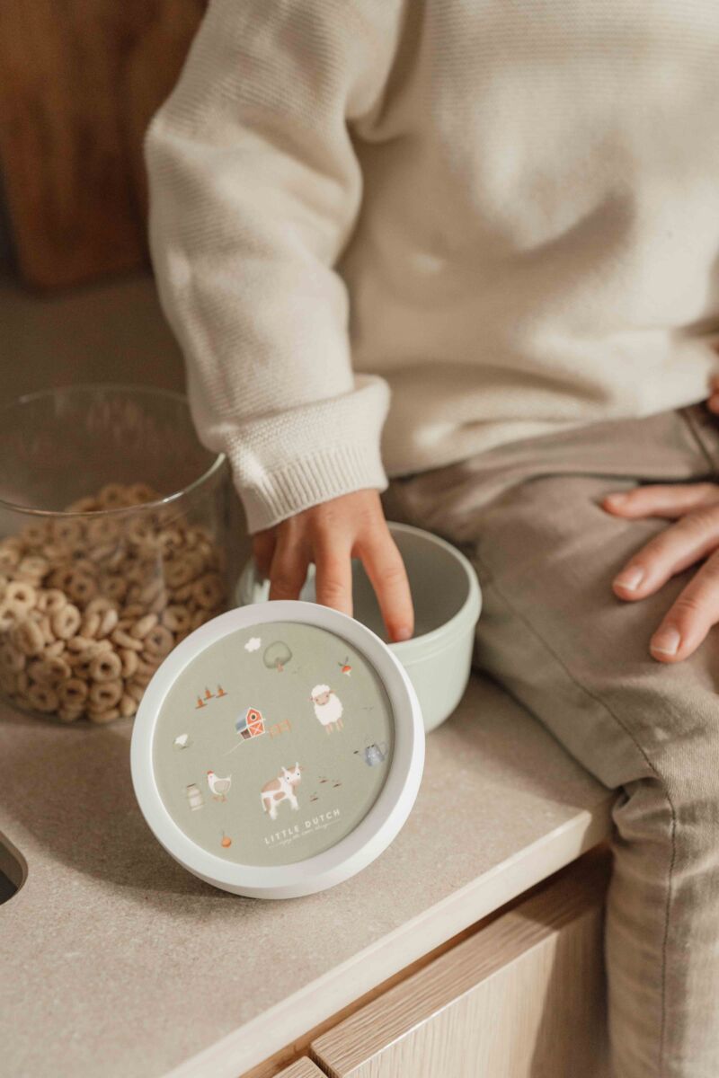 Little Dutch uzkodu trauciņš – Mazā ferma, bērnu trauks ar dakšiņu augļiem un uzkodām