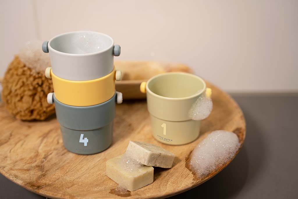 Little Dutch vannas krūzītes – krāsains komplekts bērniem vannas rotaļām