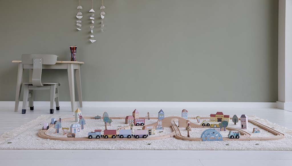 Little Dutch XXL koka vilciena komplekts bērniem – liels rotaļu dzelzceļš ar vagoniem un pilsētas detaļām