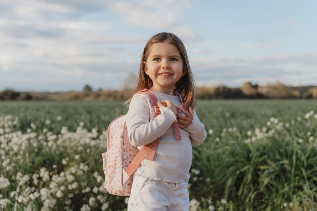 Little Dutch bērnu mugursoma rozā krāsā ar regulējamām lencēm un iekšējo nodalījumu