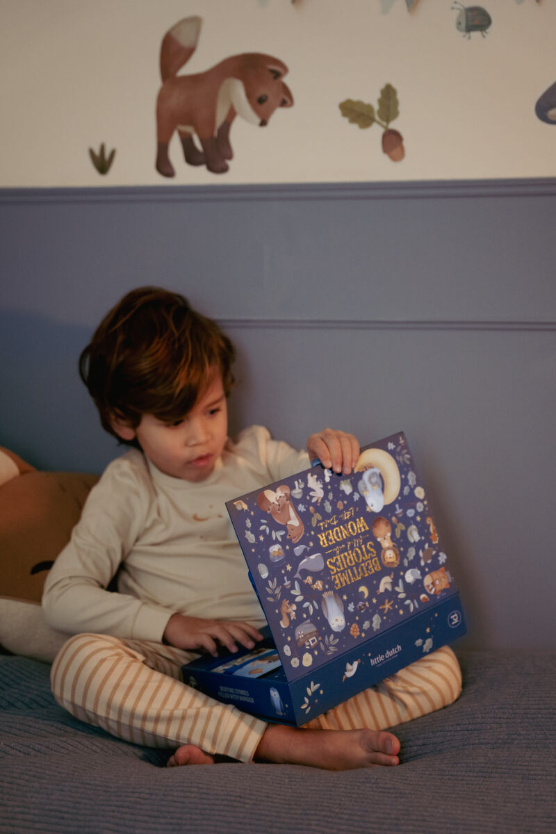 Little Dutch bērnu projektors ar pasaku attēliem – rotaļlieta stāstu vakariem un radošai iztēlei