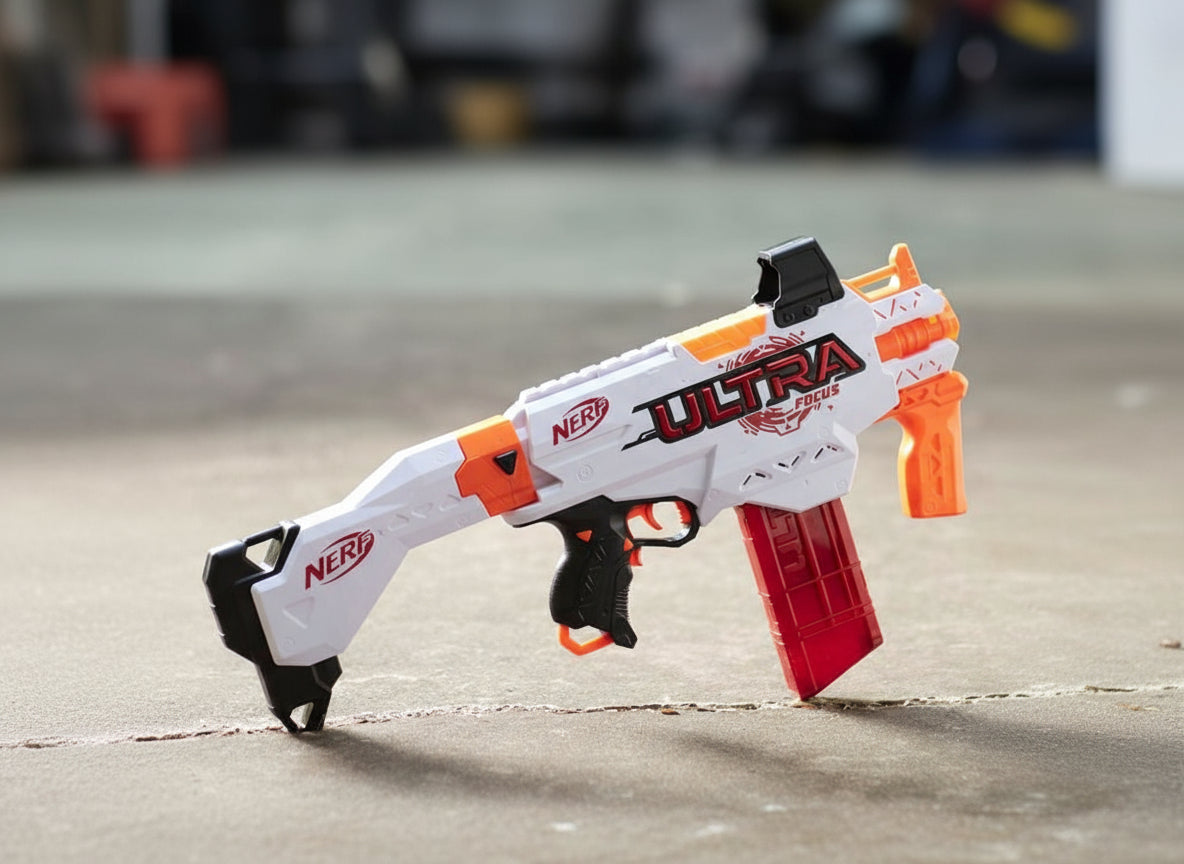 Nerf Ultra Focus pistole ar 10 šautriņām un plecu balstu – jaudīga rotaļlieta bērniem aktīvām spēlēm ārā