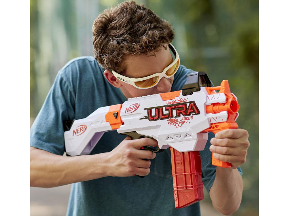 Nerf Ultra Focus pistole ar 10 šautriņām un plecu balstu – jaudīga rotaļlieta bērniem aktīvām spēlēm ārā