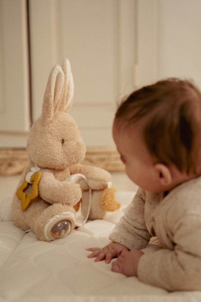 Little Dutch aktivitāšu mantiņa – Mazuļa zaķītis “Newborn Naturals” (GRS)