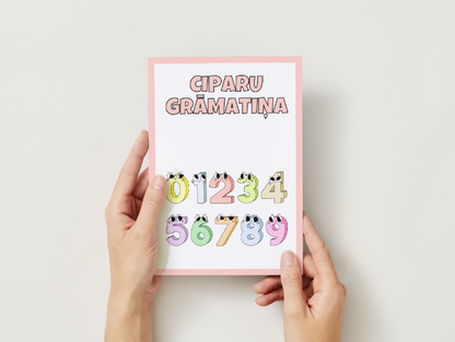 Jautrie cipari – drukājamas krāsojamās lapas bērniem PDF formātā, lai mācītos ciparus un krāsu nosaukumus.