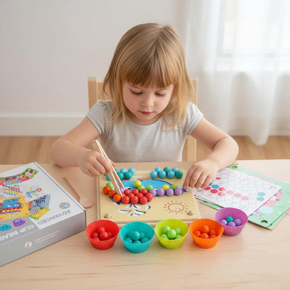 Koka izglītojošā puzle ar krāsainām bumbiņām – attīstoša rotaļlieta bērniem motorikas un krāsu mācībām.