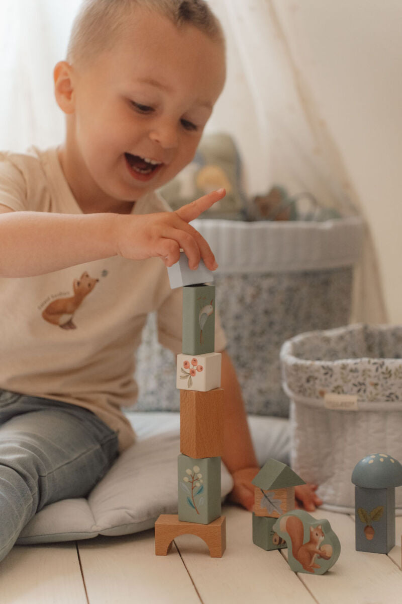 Little Dutch koka kluči būvēšanai Meža Draugi – zilie un neitrālie koka kluči bērniem radošai spēlei