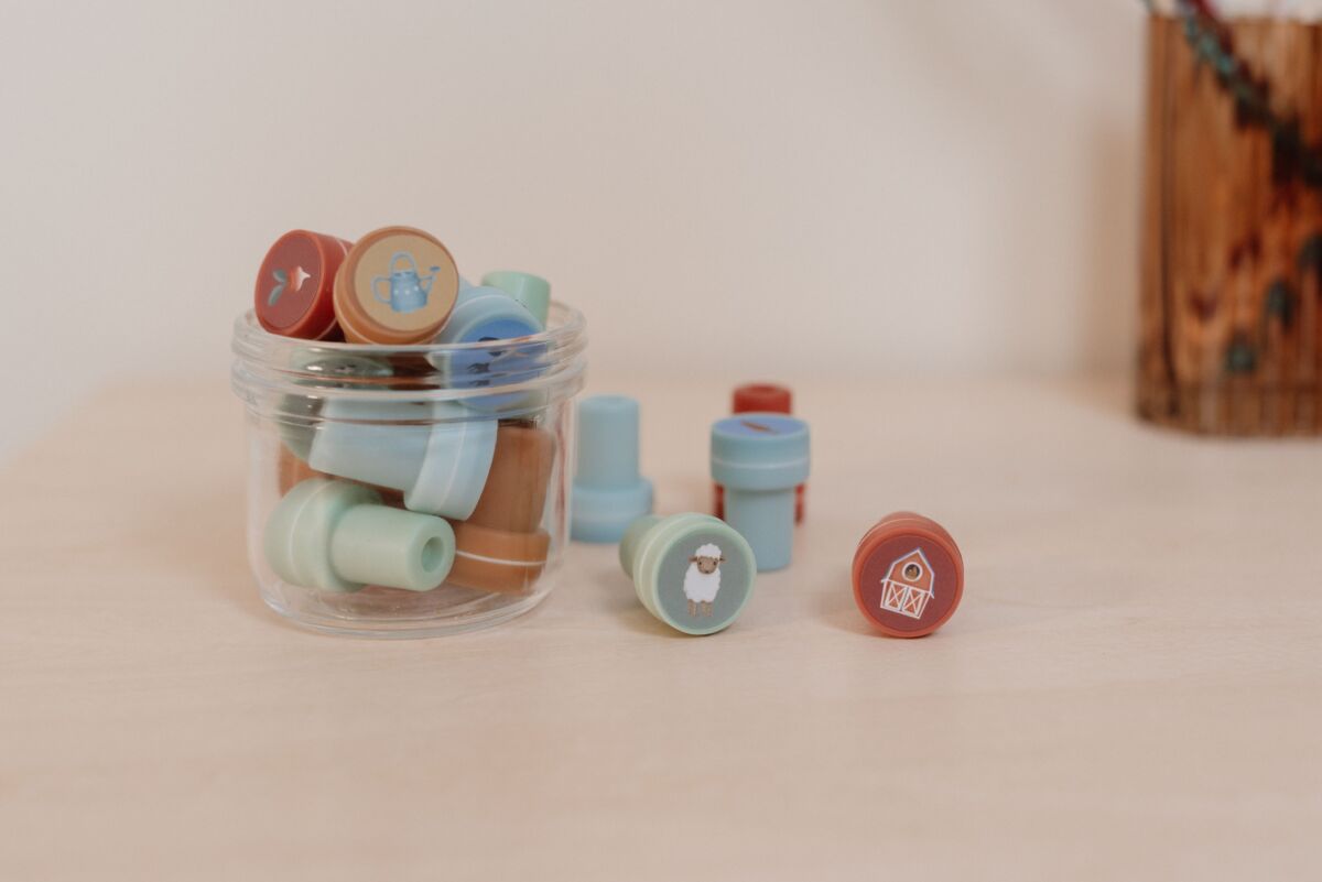 Little Dutch krāsainie zīmogi Mazā ferma – radošs komplekts ar 16 formām bērnu zīmēšanai un smalkās motorikas attīstīšanai