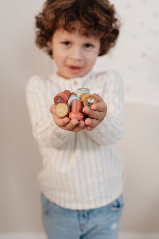 Little Dutch krāsainie zīmogi Mazā ferma – radošs komplekts ar 16 formām bērnu zīmēšanai un smalkās motorikas attīstīšanai
