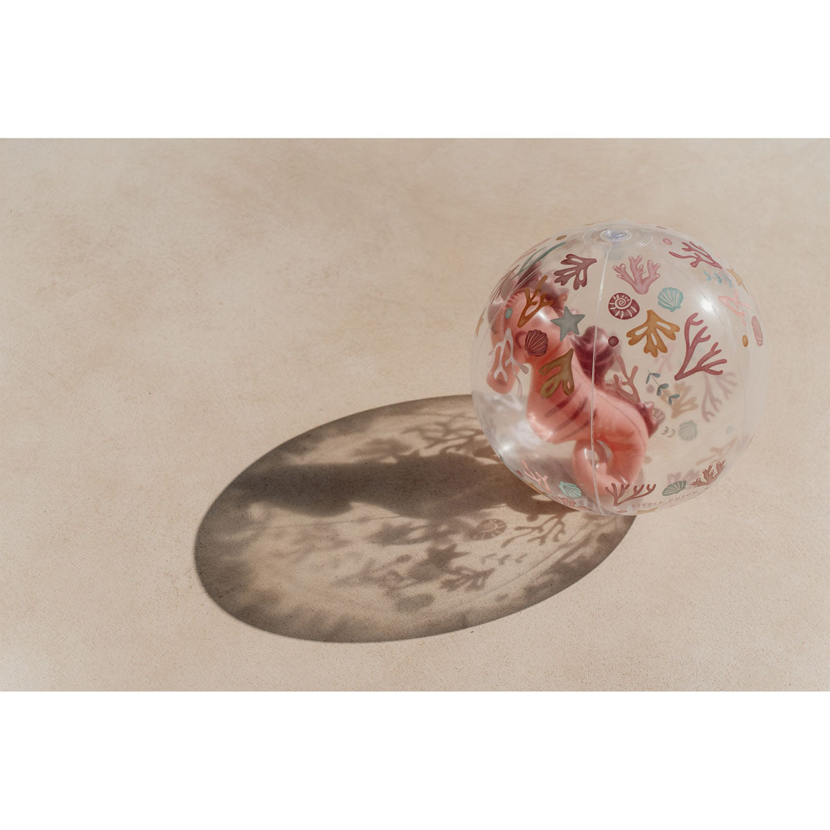 Little Dutch 3D pludmales bumba ar jūraszirdziņu – gaiši rozā piepūšamā bumba bērniem vasaras rotaļām pie ūdens