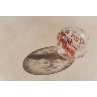 Little Dutch 3D pludmales bumba ar jūraszirdziņu – gaiši rozā piepūšamā bumba bērniem vasaras rotaļām pie ūdens