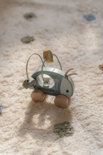 Little Dutch koka dāvanu komplekts Meža draugi – attīstoša rotaļlieta mazuļiem ar grabulīti un dzīvniekiem