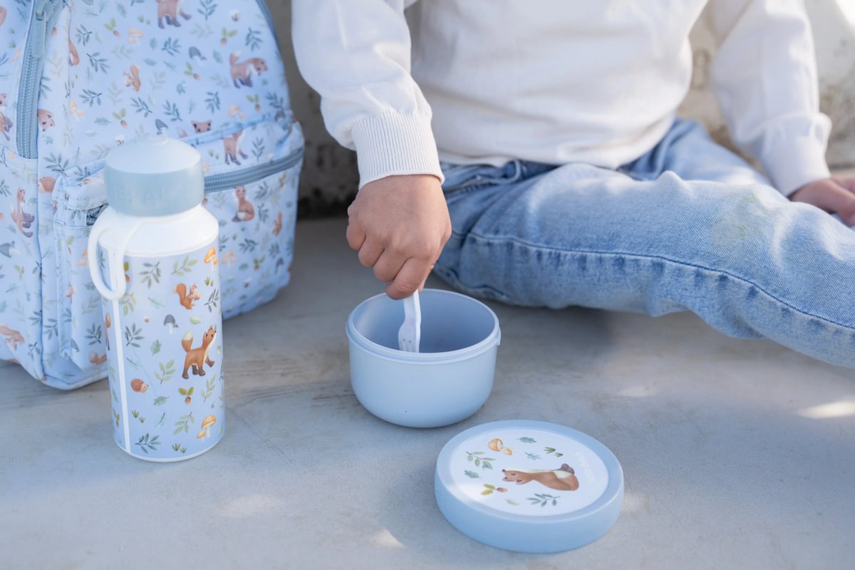 Gaiši zila pop-up bērnu dzeršanas pudele Little Dutch – Meža draugi kolekcija ar dzīvnieku ilustrācijām