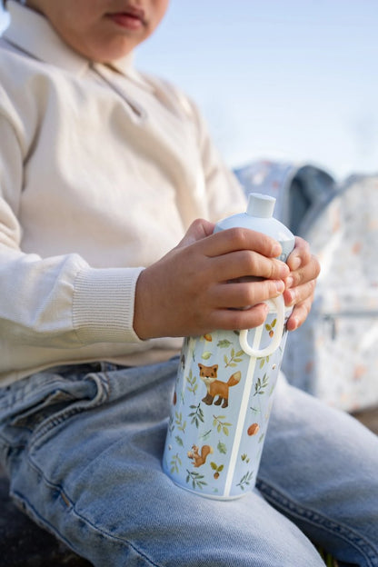 Gaiši zila pop-up bērnu dzeršanas pudele Little Dutch – Meža draugi kolekcija ar dzīvnieku ilustrācijām