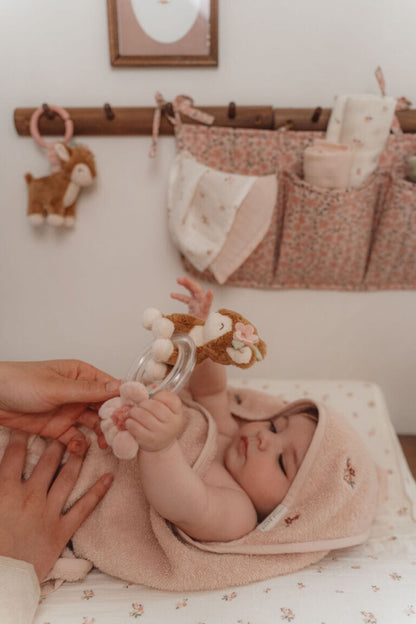 Little Dutch graužamais mazuļu grabulītis “Fairy Garden” – mīksta rotaļlieta zīdaiņiem ar grabuļgredzenu.