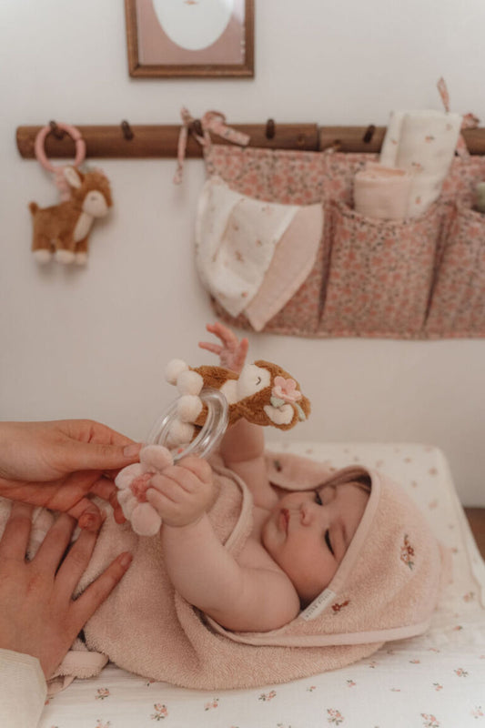 Little Dutch graužamais mazuļu grabulītis “Fairy Garden” – mīksta rotaļlieta zīdaiņiem ar grabuļgredzenu.