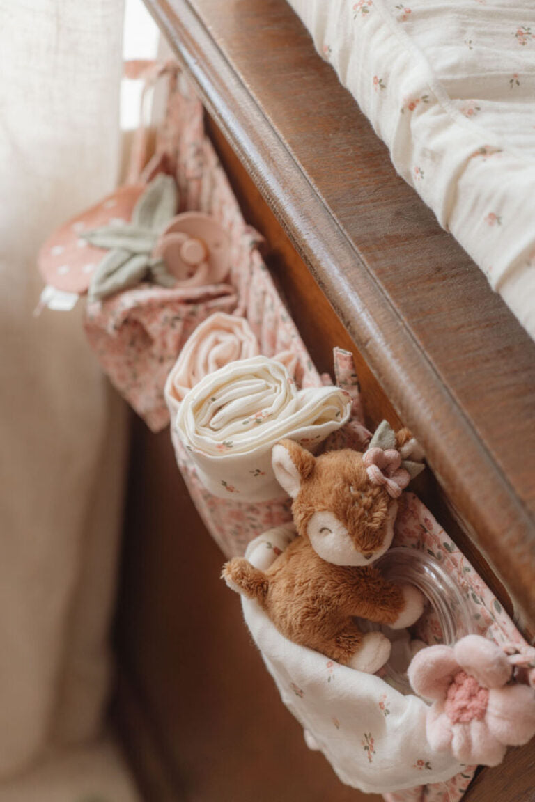 Little Dutch graužamais mazuļu grabulītis “Fairy Garden” – mīksta rotaļlieta zīdaiņiem ar grabuļgredzenu.