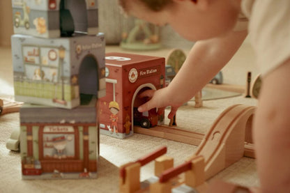 Little Dutch kartona klucīšu komplekts ar auto – krāsaina rotaļlieta bērniem, kas attīsta radošumu un loģisko domāšanu.