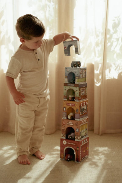 Little Dutch kartona klucīšu komplekts ar auto – krāsaina rotaļlieta bērniem, kas attīsta radošumu un loģisko domāšanu.