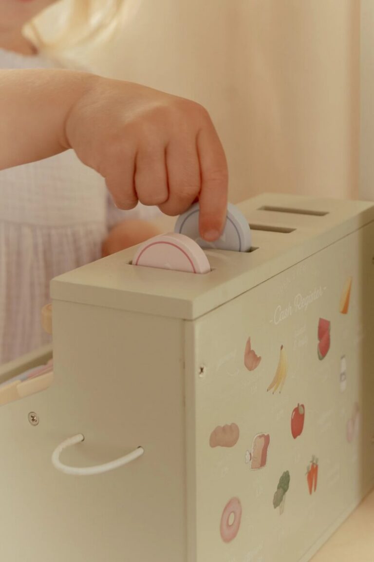 Little Dutch koka kases aparāts ar skeneri – rotaļlieta bērniem veikala lomspēlēm, attīsta matemātiskās un sociālās prasmes