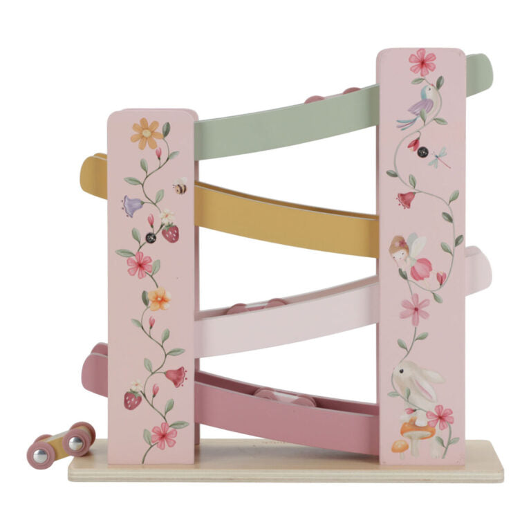 Little Dutch koka automašīnu trase “Pasaku Dārzs” – krāsaina attīstoša rotaļlieta ar rampu un četrām mašīnītēm bērniem