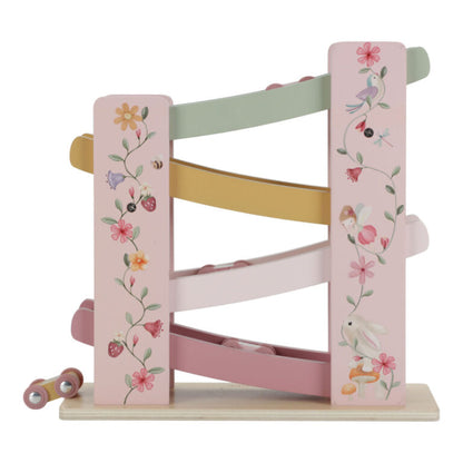 Little Dutch koka automašīnu trase “Pasaku Dārzs” – krāsaina attīstoša rotaļlieta ar rampu un četrām mašīnītēm bērniem