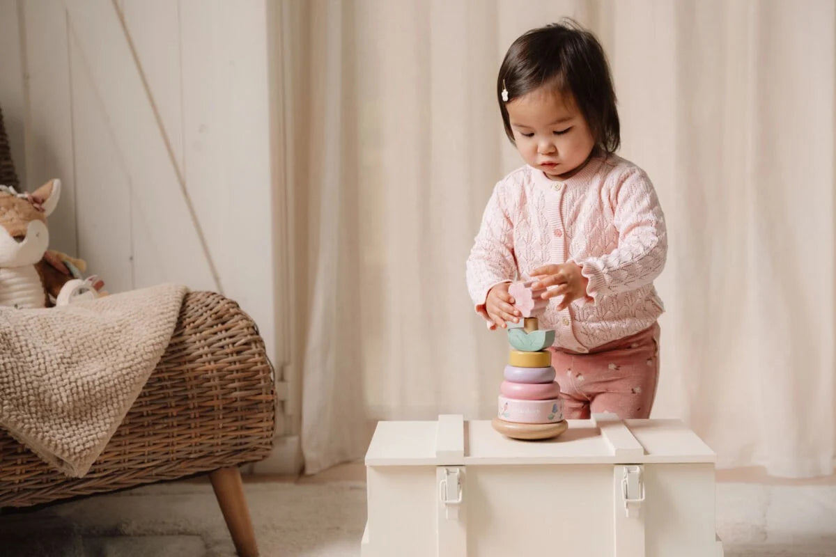 Little Dutch koka gredzenu piramīda Pasaku Dārzs – rotaļlieta bērniem motorikas un koordinācijas attīstībai