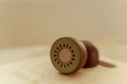 Little Dutch koka griežamo augļu komplekts – attīstoša rotaļlieta bērniem ar koka nazi un augļiem.